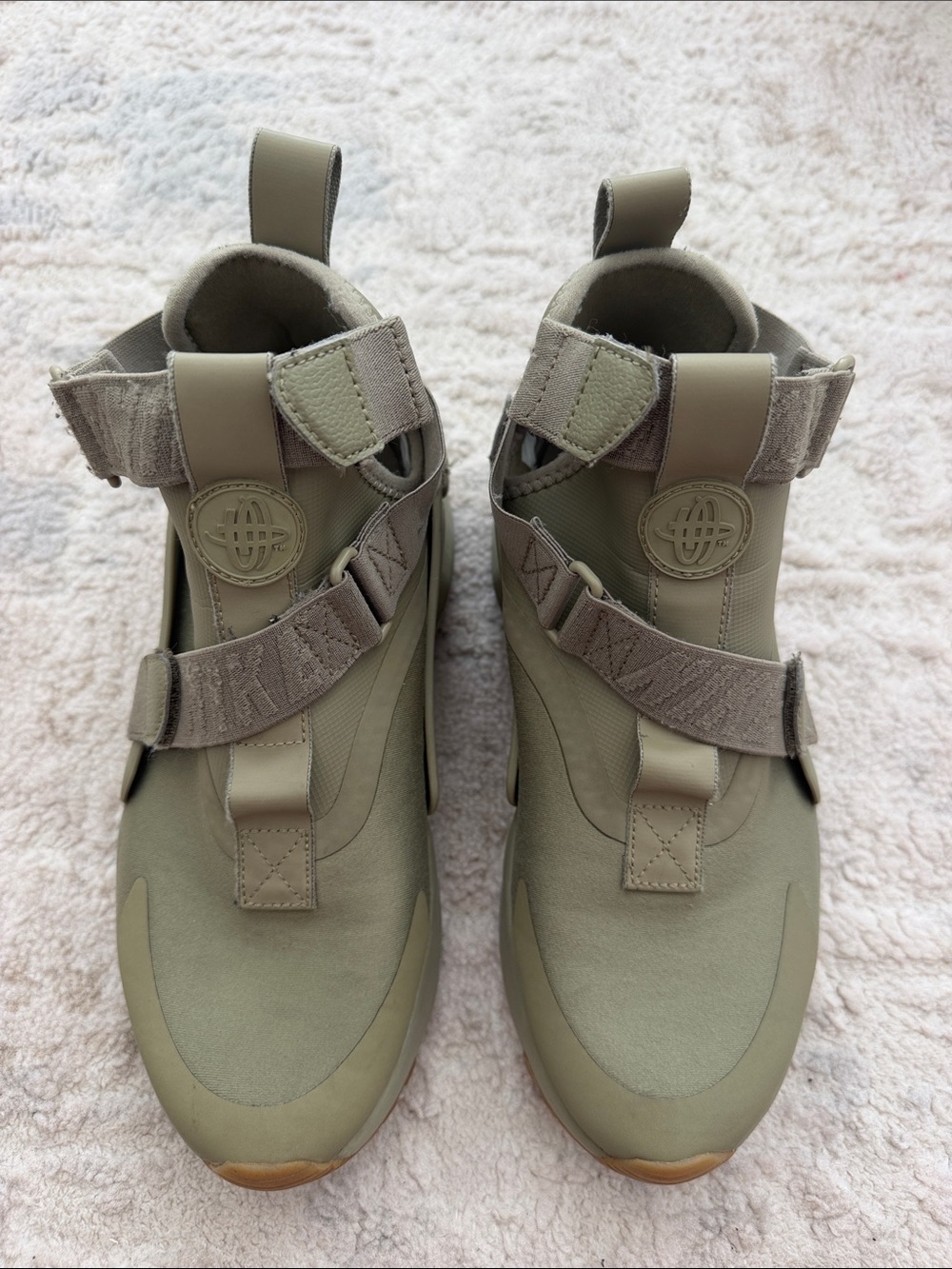 Nike Air Huarache City Shoes Women
Olive